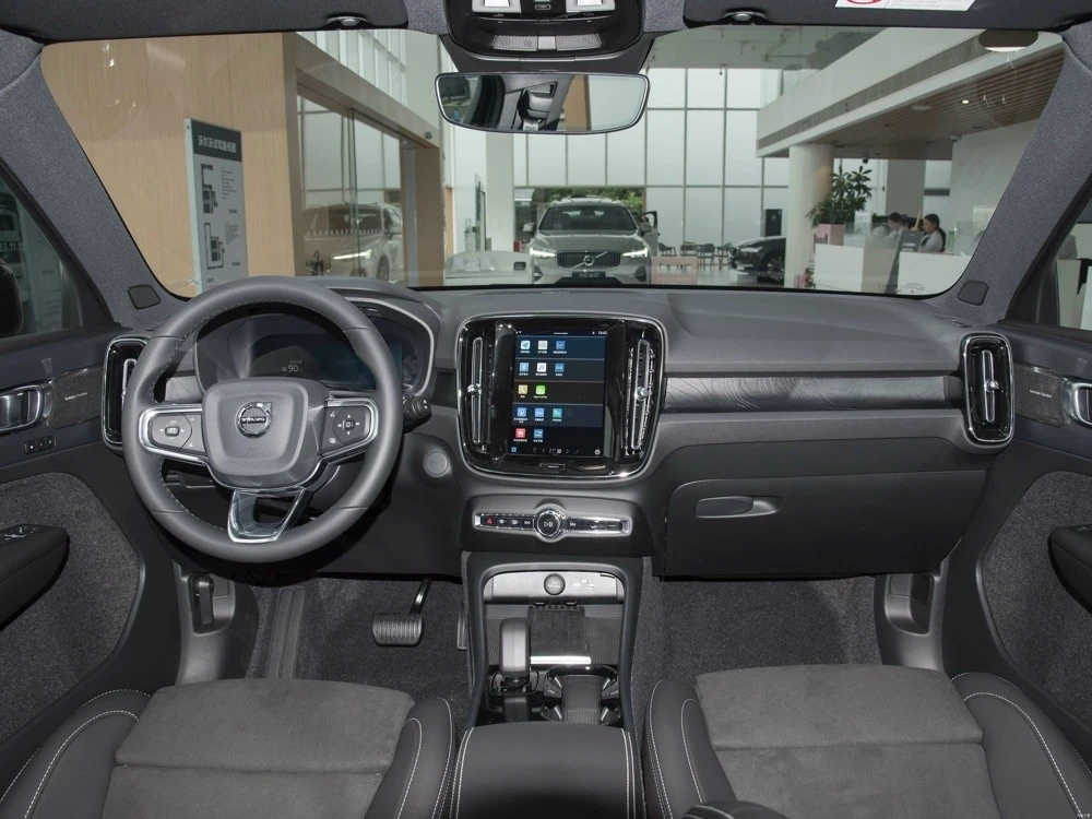 Volvo XC40 interior luxury